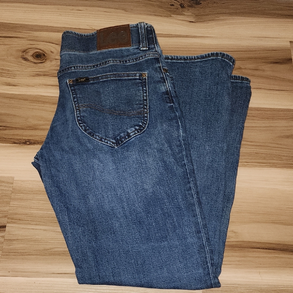 Lee Classic Straight Denim Jeans in Medium Blue